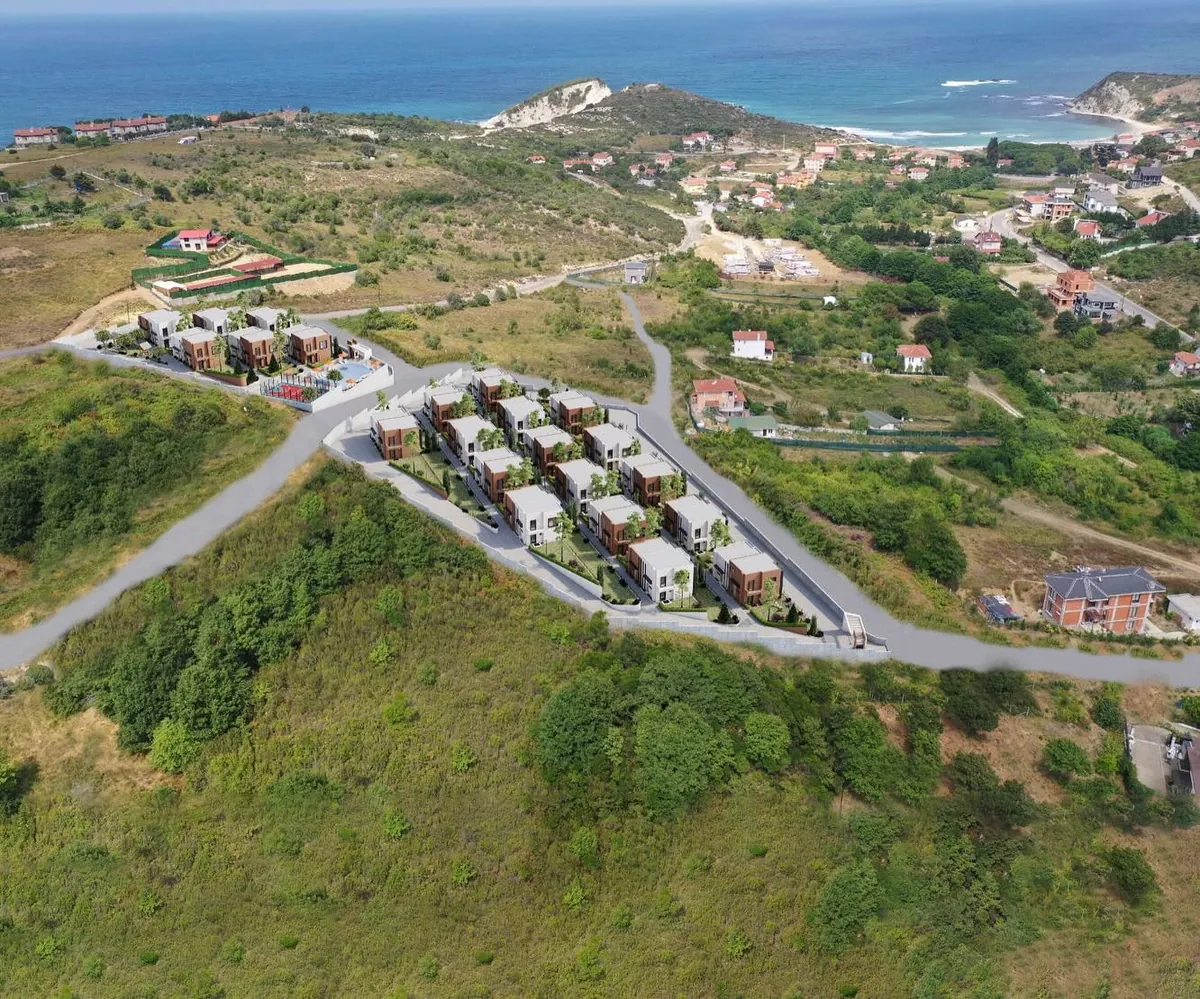 Bahçeli Yaşam, İmrenli, Şile – havadan fotoğraf: deniz manzaralı yamaçta site (fotoğraf)