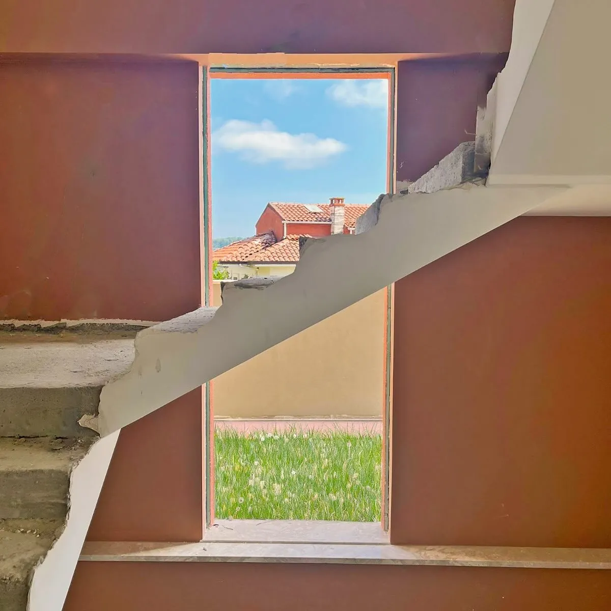 Çavuş 302/15 Evi, Çavuş, Şile – iç mekândaki boşluktan bahçeye bakış (fotoğraf)
