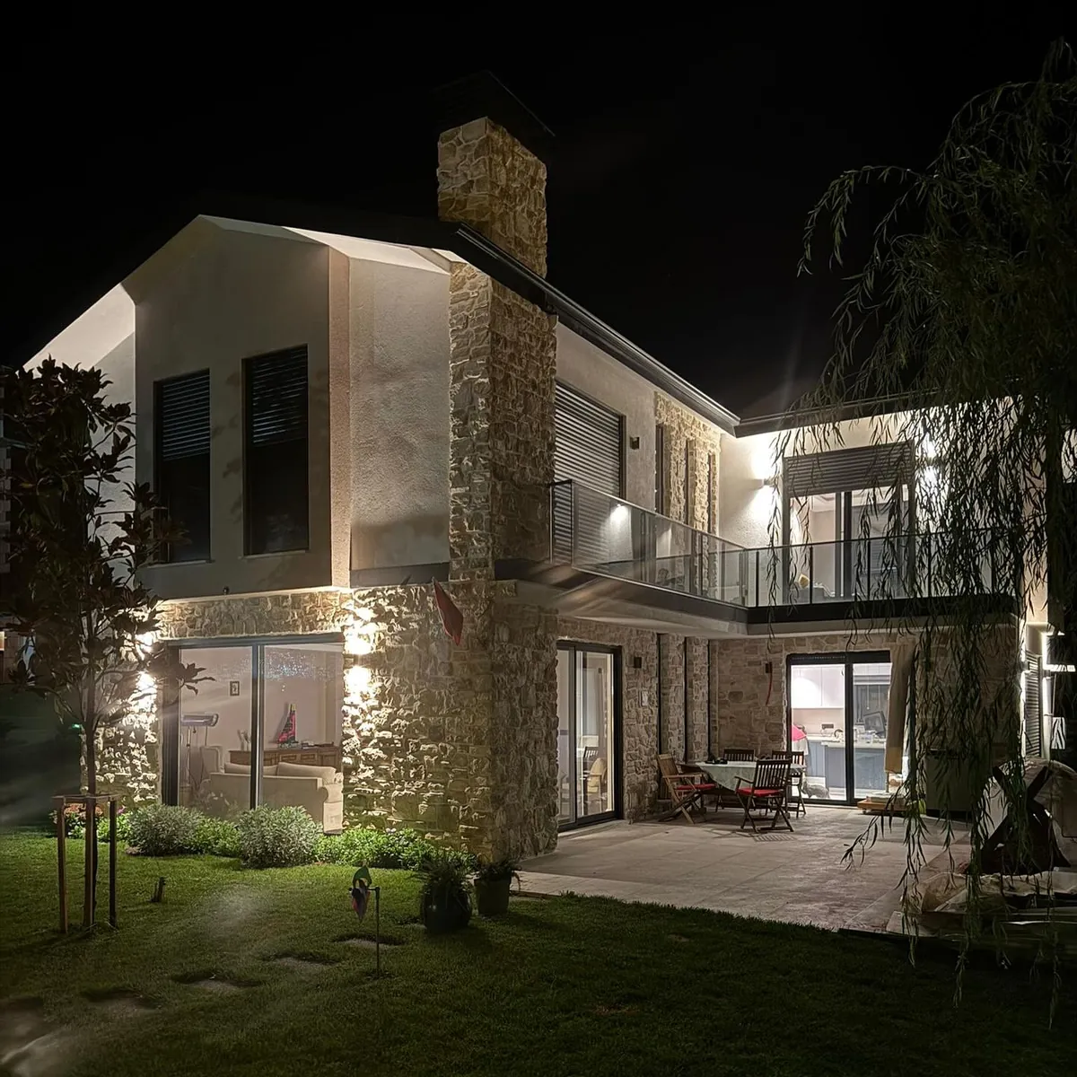 Satmazlı Evi, Satmazlı, Şile – gece aydınlatmasıyla ev (fotoğraf)